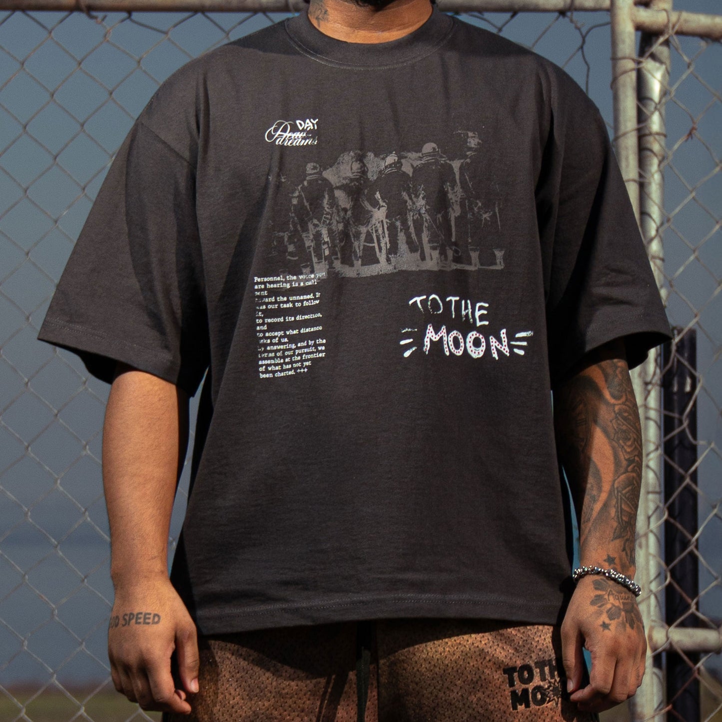 "DAY DREAMS" TEE - CHARCOAL